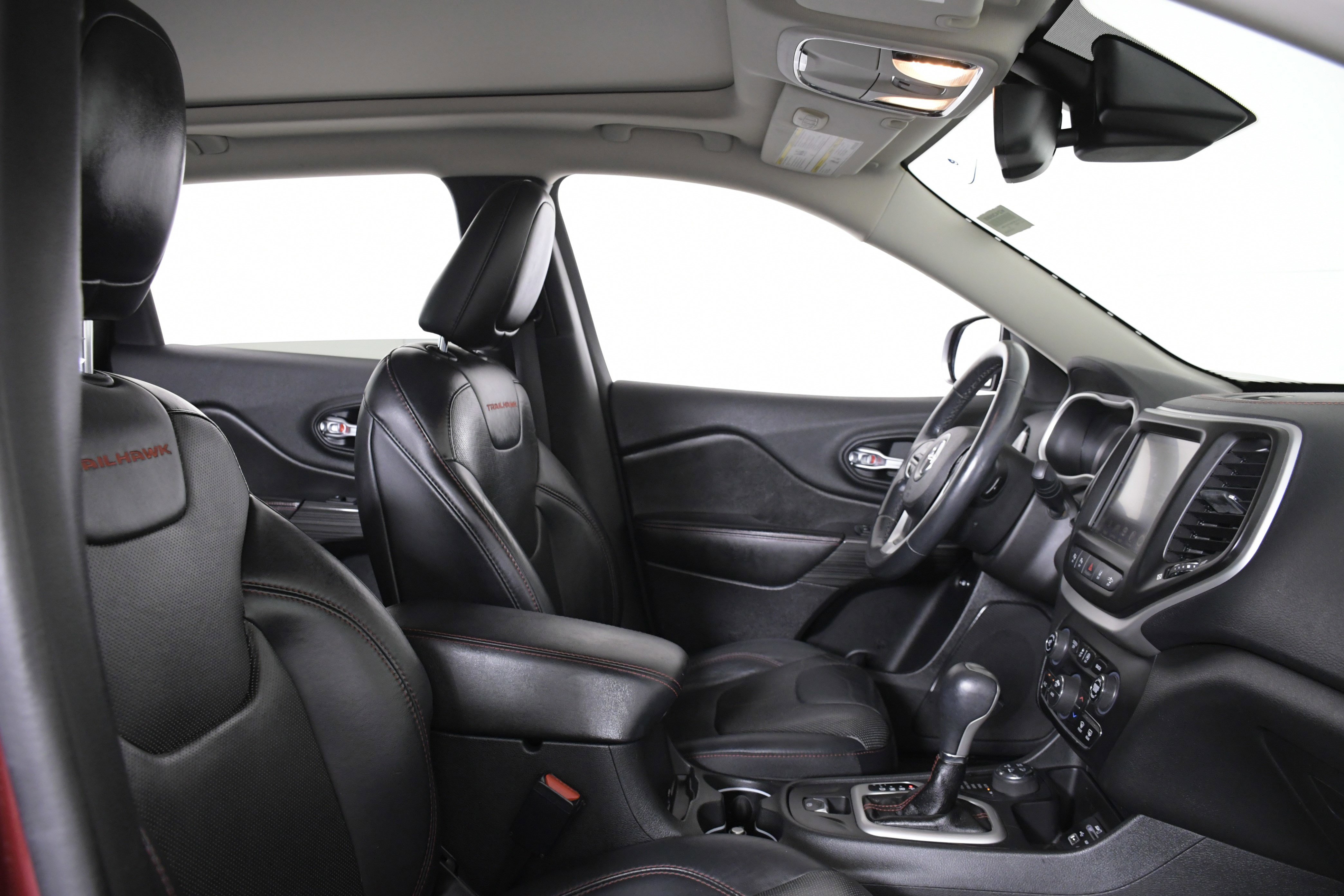 Used 2016 Jeep Cherokee Trailhawk w/ Comfort/Convenience Group image 28