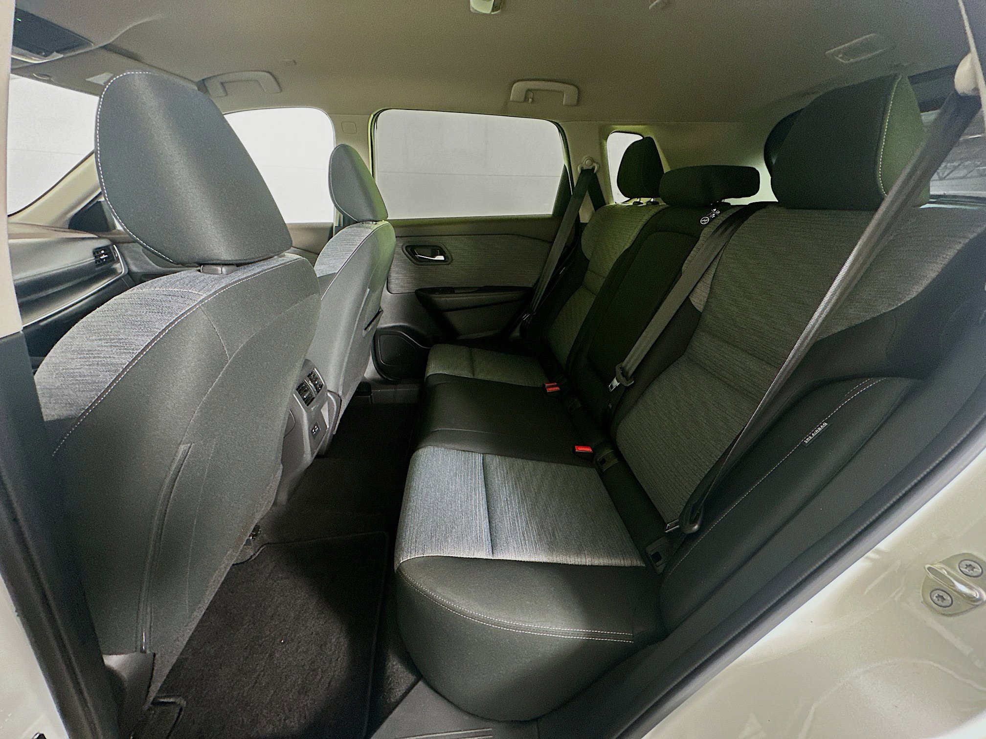 Used 2023 Nissan Rogue SV image 27