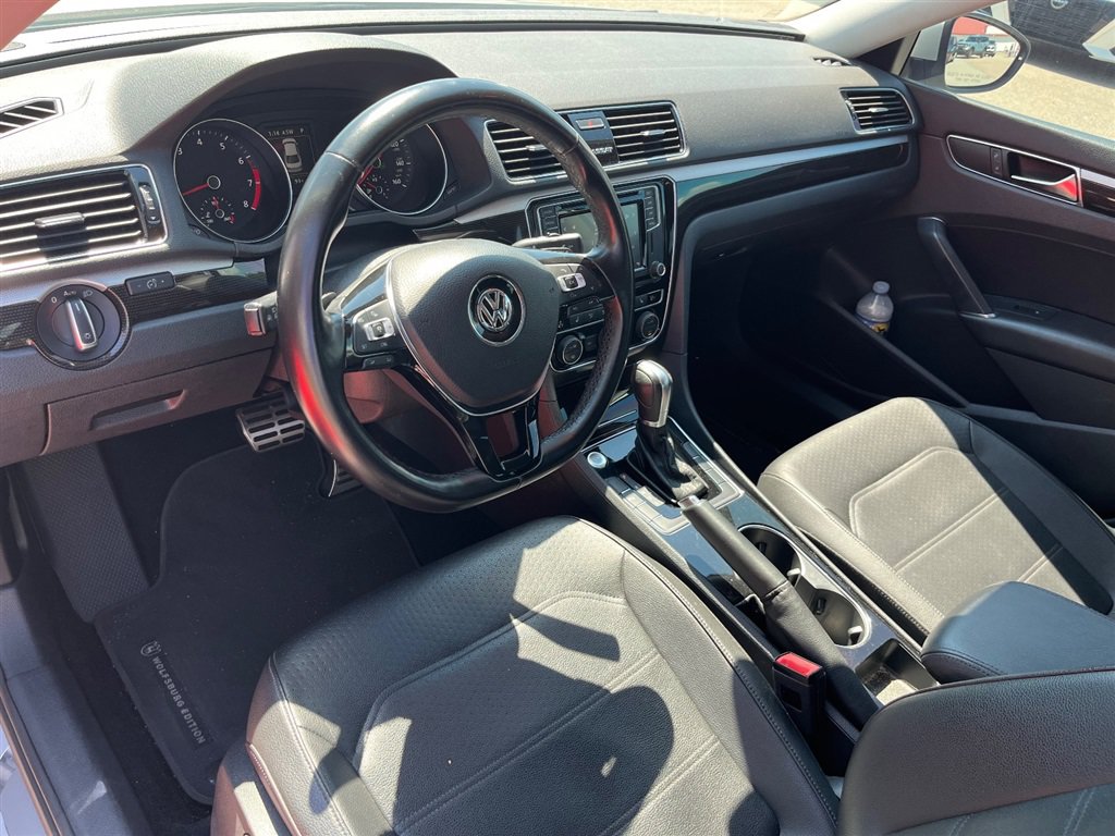 Used 2019 Volkswagen Passat 2.0T SE R-Line FWD image 2
