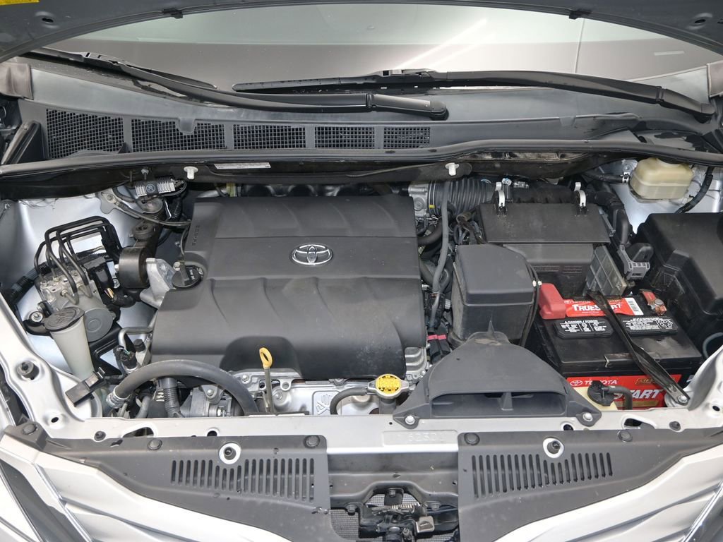 Used 2015 Toyota Sienna LE image 22