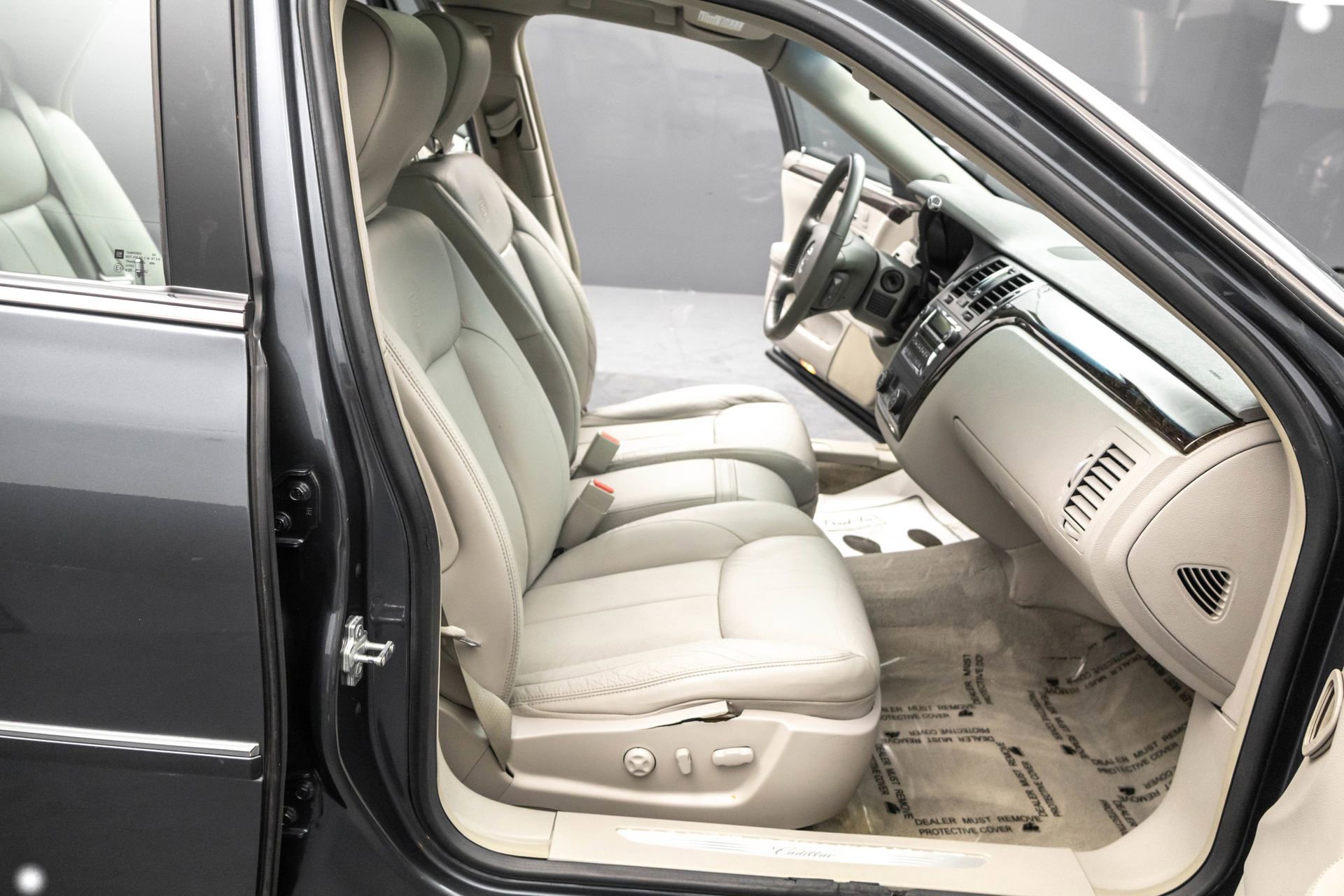 Used 2011 Cadillac DTS Luxury image 38