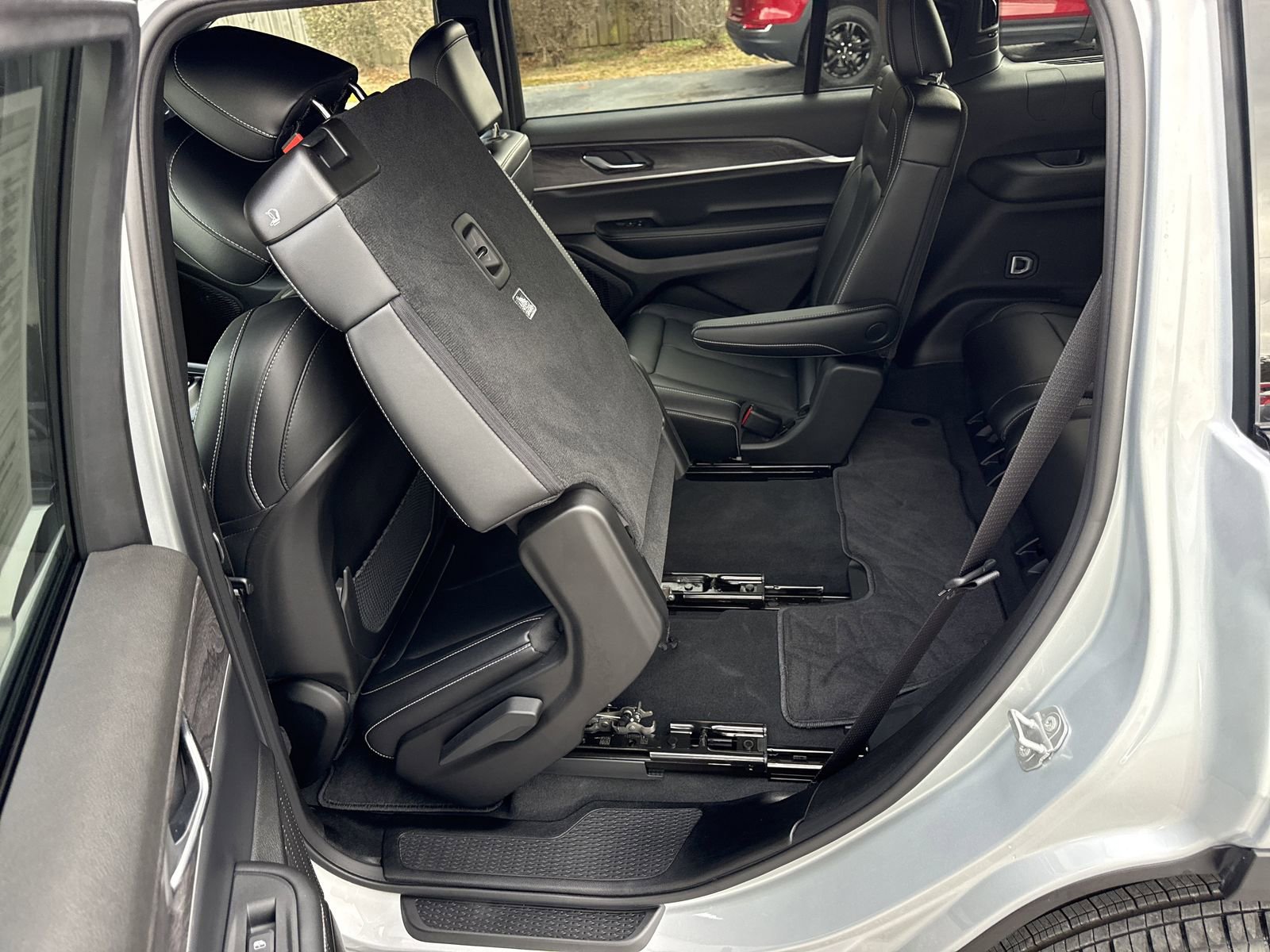 Used 2025 Jeep Grand Cherokee L Limited w/ Trailer Tow Package image 11