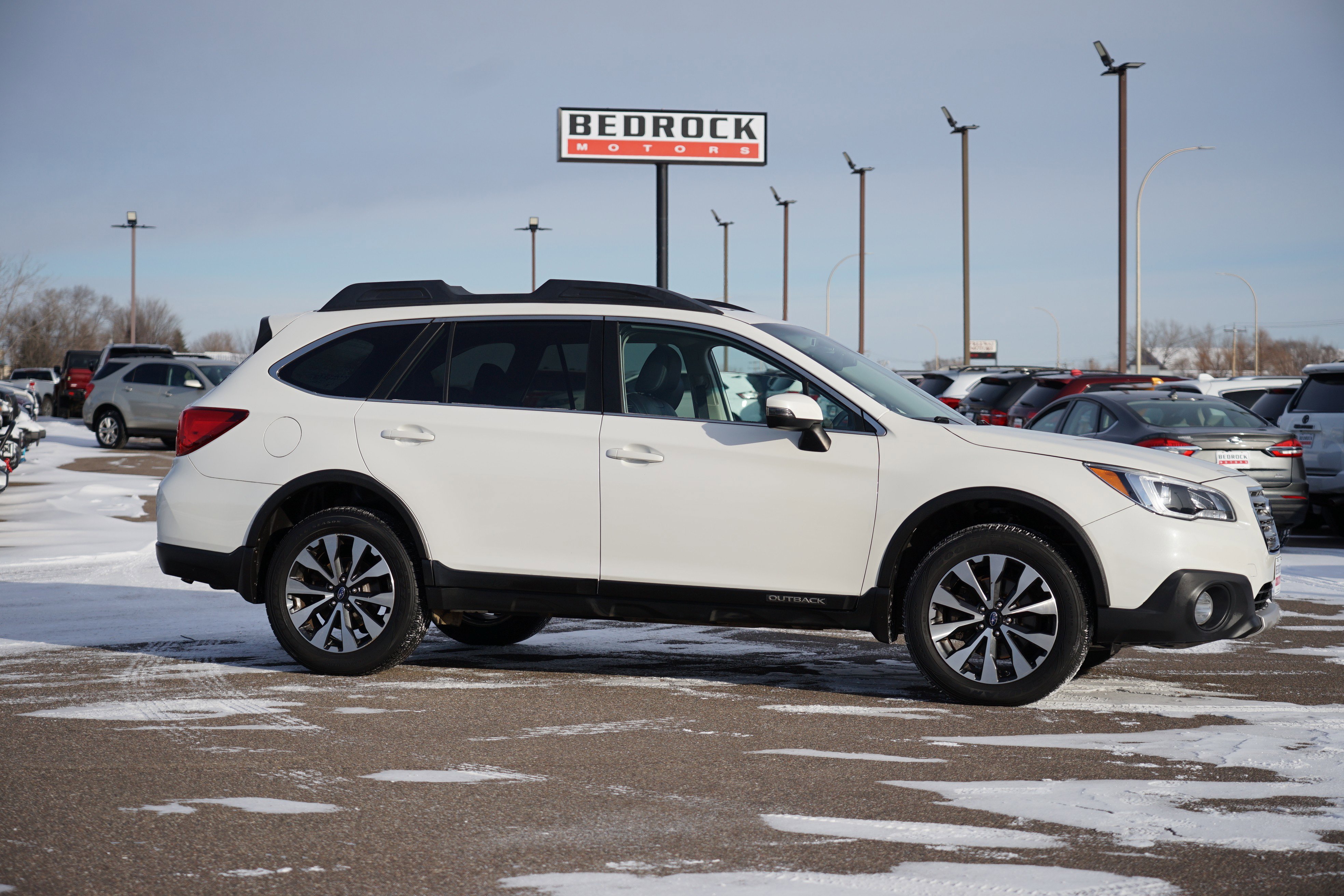 Used 2017 Subaru Outback 3.6R Limited image 2