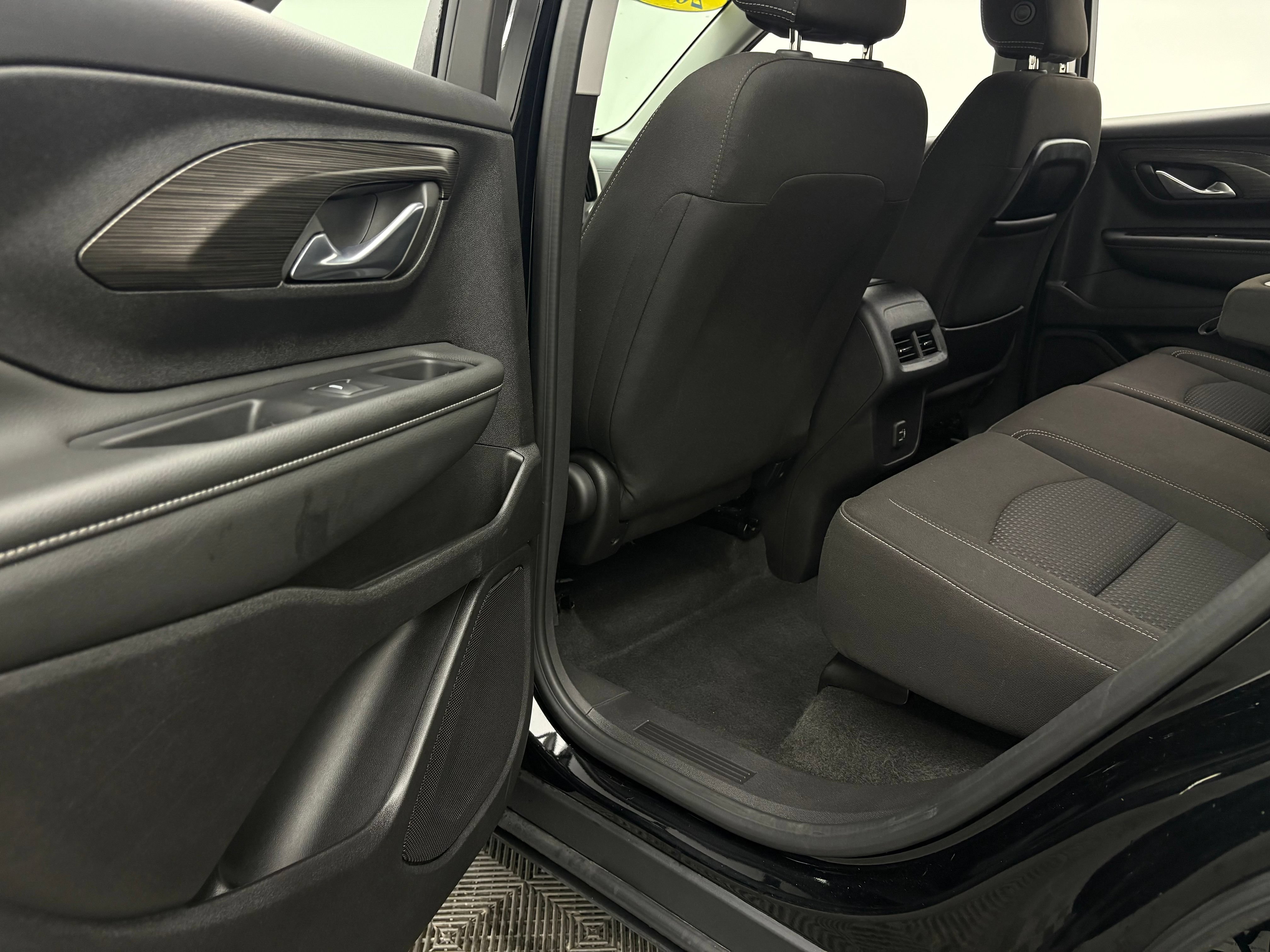 Used 2024 GMC Terrain SLE AWD/4WD image 35