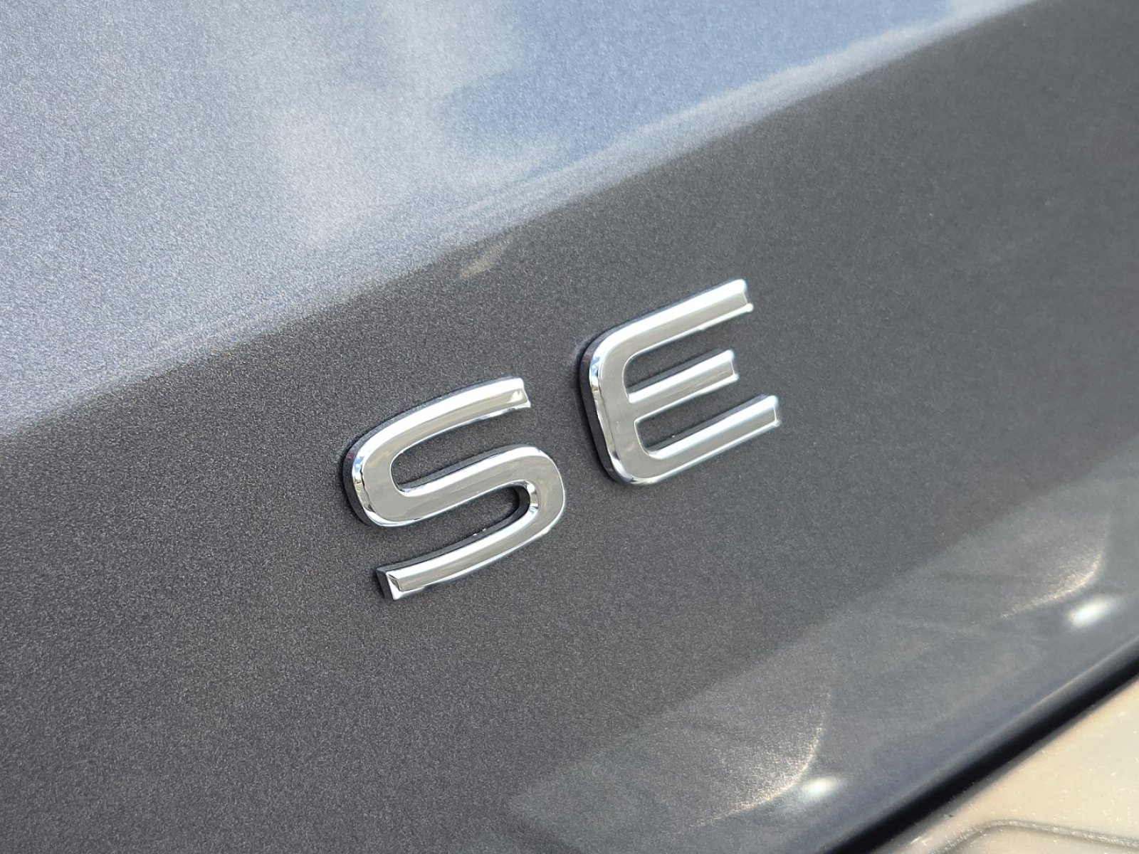 Used 2023 Volkswagen Taos SE w/ Black Wheel Package FWD image 12