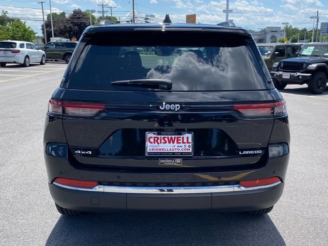 Used 2024 Jeep Grand Cherokee Laredo AWD/4WD image 4
