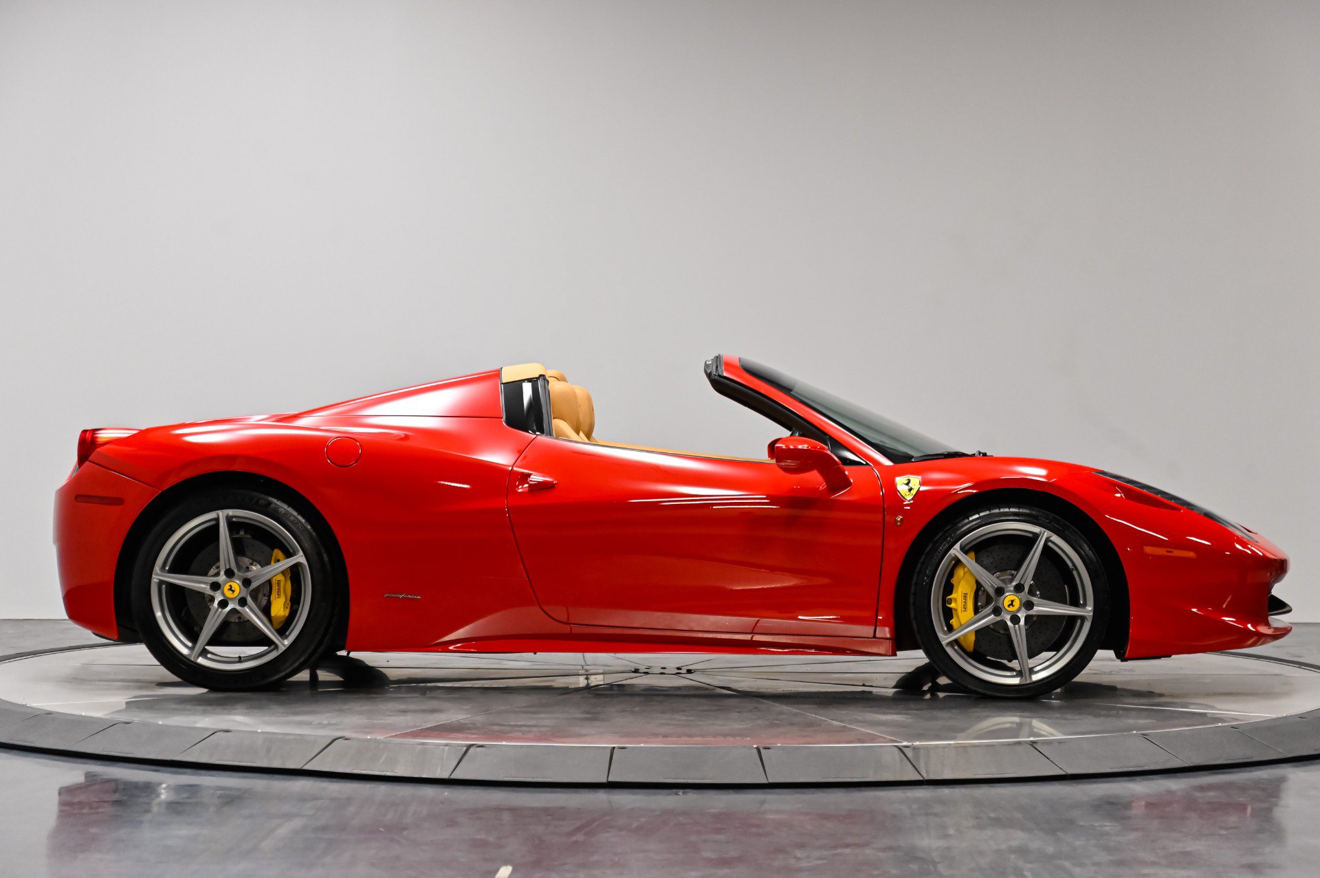 Used 2013 Ferrari 458 Spider RWD image 15