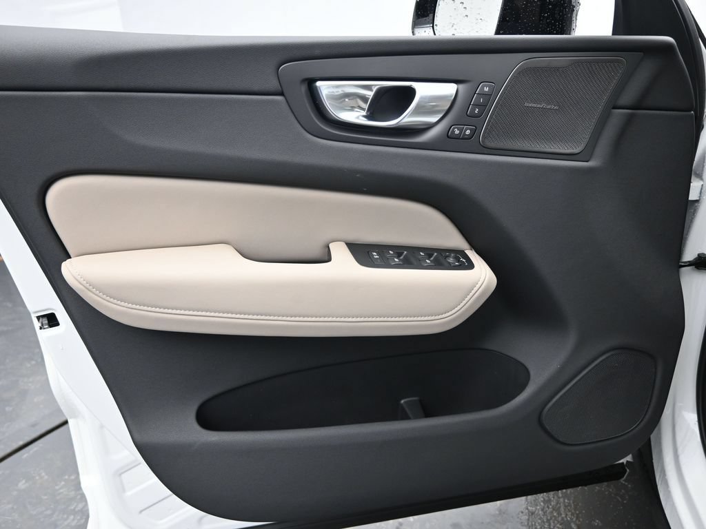 New 2026 Volvo XC60 B5 Plus w/ Protection Package Premier AWD/4WD image 22