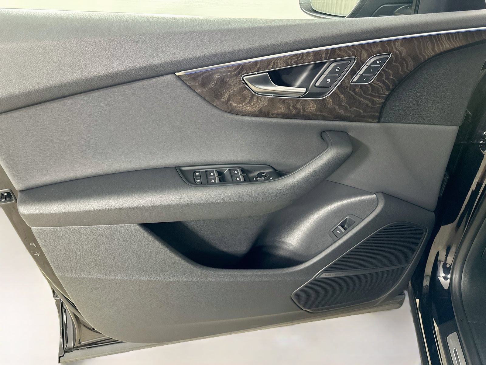 Used 2019 Audi Q8 Premium Plus AWD/4WD image 16