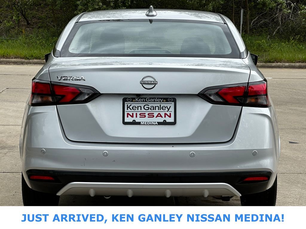 Used 2025 Nissan Versa SV FWD image 4