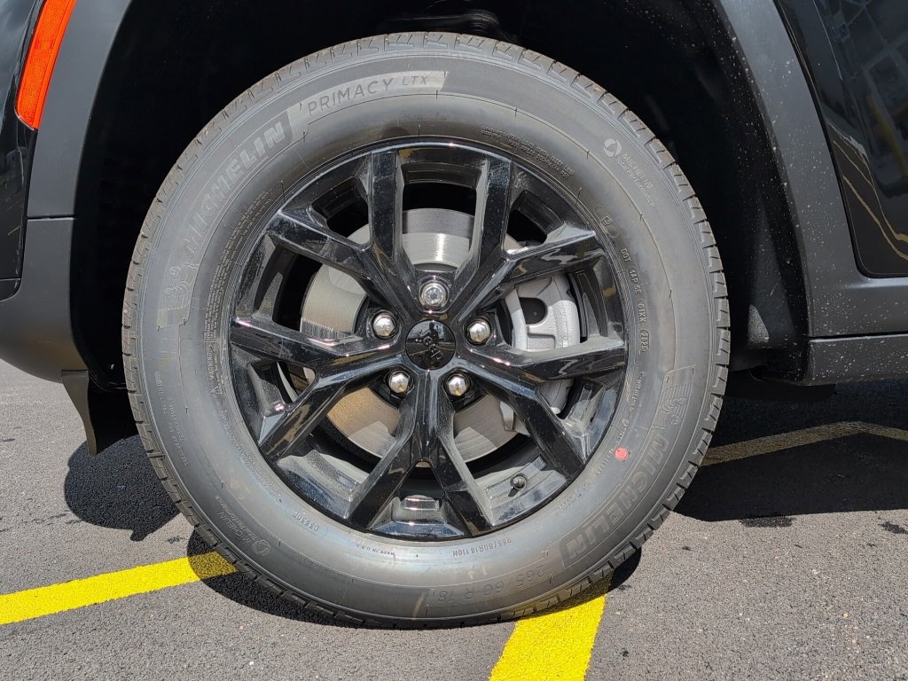 New 2025 Jeep Grand Cherokee L Altitude image 9