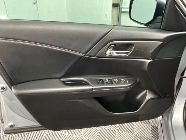 Used 2016 Honda Accord Sport image 13