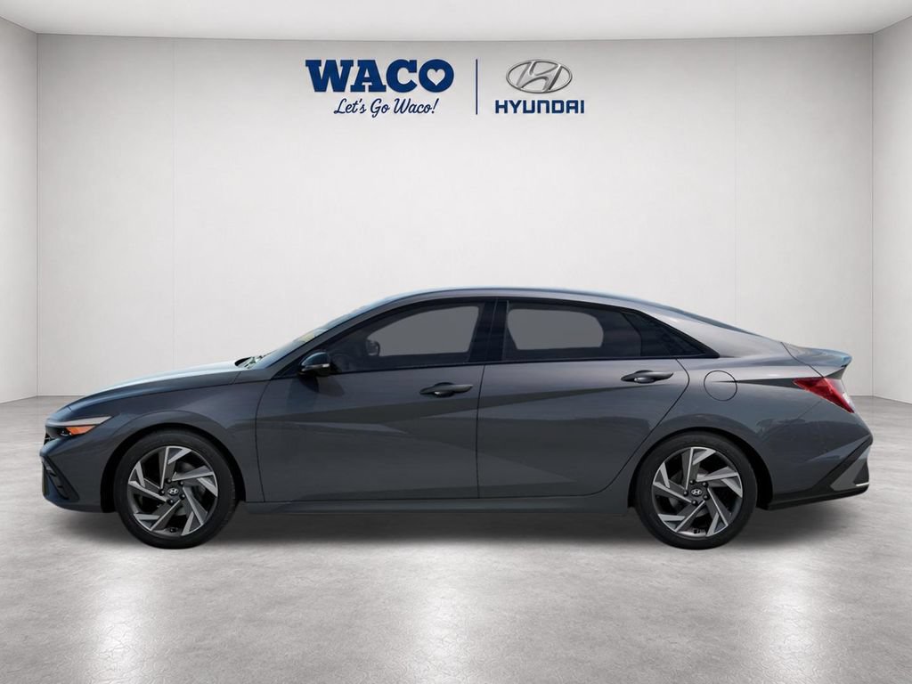 Used 2025 Hyundai Elantra Sport FWD image 4