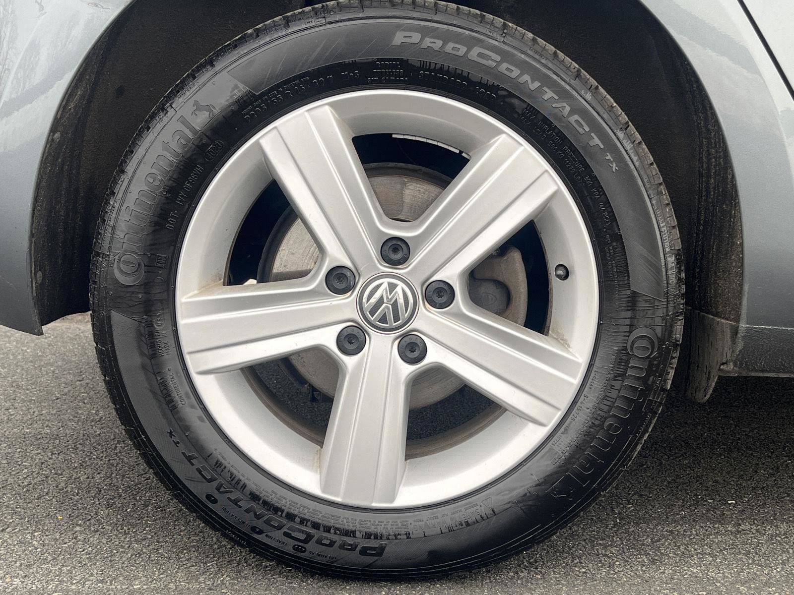 Used 2017 Volkswagen Golf Wolfsburg Edition image 32