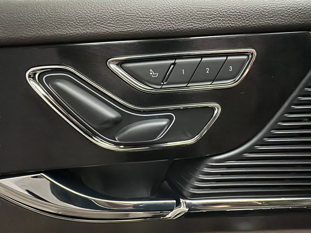 Used 2021 Lincoln Corsair AWD w/ Sport Package image 13