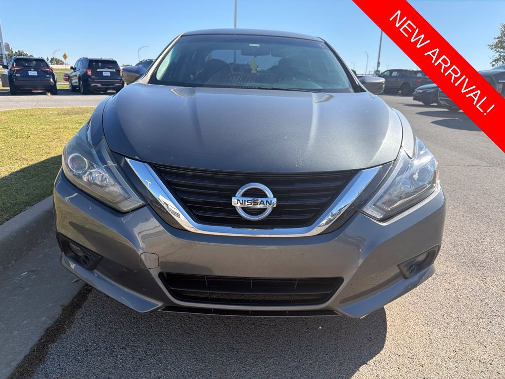 Used 2018 Nissan Altima 2.5 SR FWD image 2