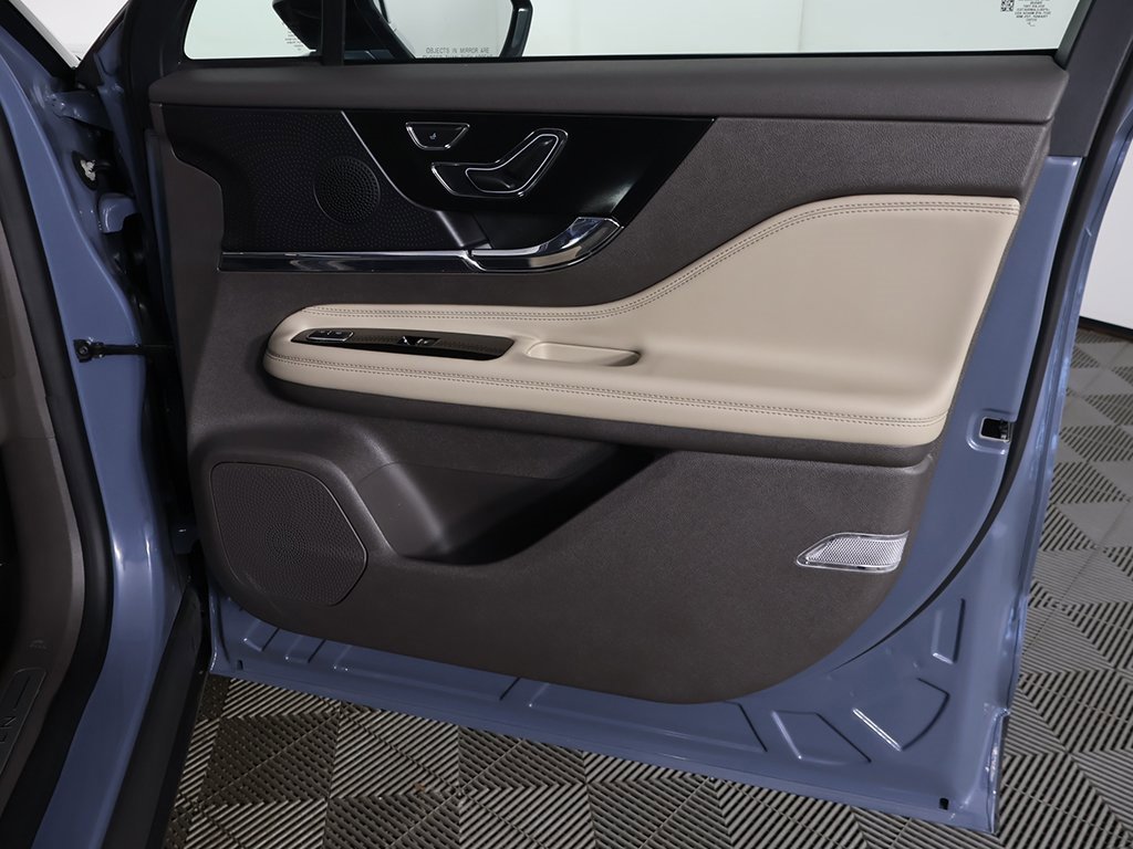 Used 2023 Lincoln Corsair AWD w/ Towing Package image 23