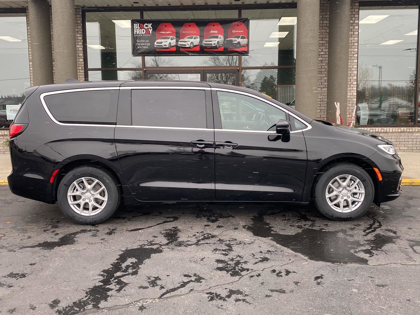 New 2026 Chrysler Pacifica Select image 21