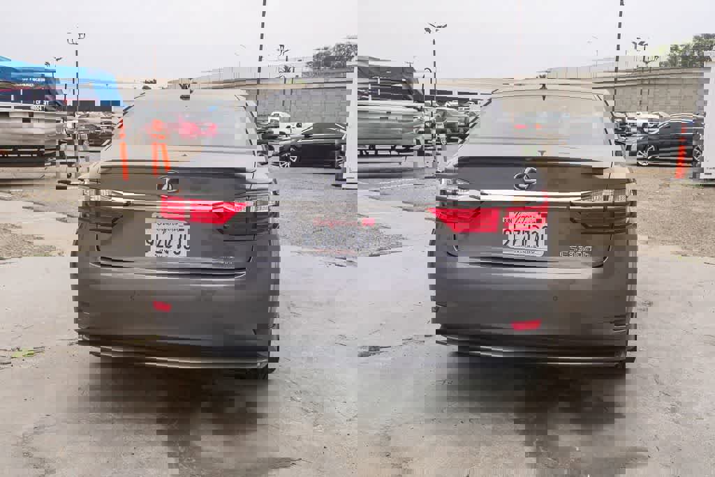 Used 2014 Lexus ES 300h w/ Premium Package w/Bamboo Trim image 8