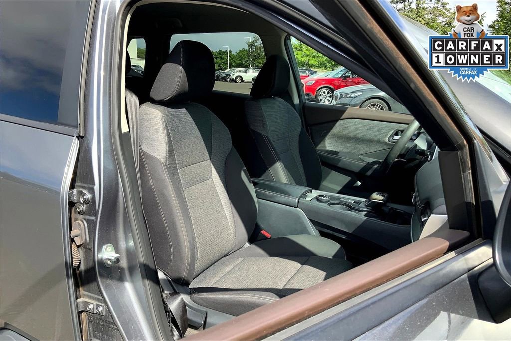 Used 2023 Nissan Rogue SV image 7