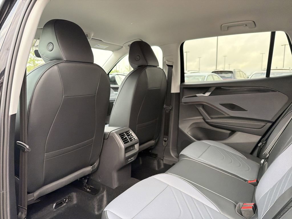 New 2026 Volkswagen Tiguan SE image 12