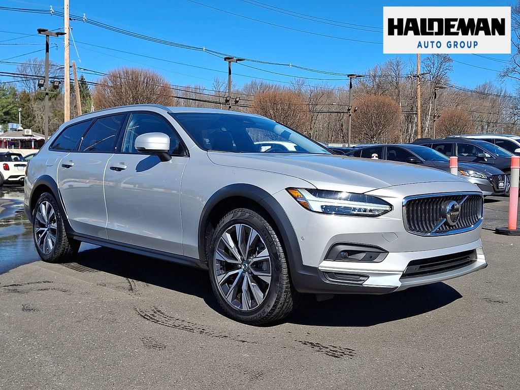 Used 2025 Volvo V90 B6 Cross Country Plus w/ Protection Package Premier image 1