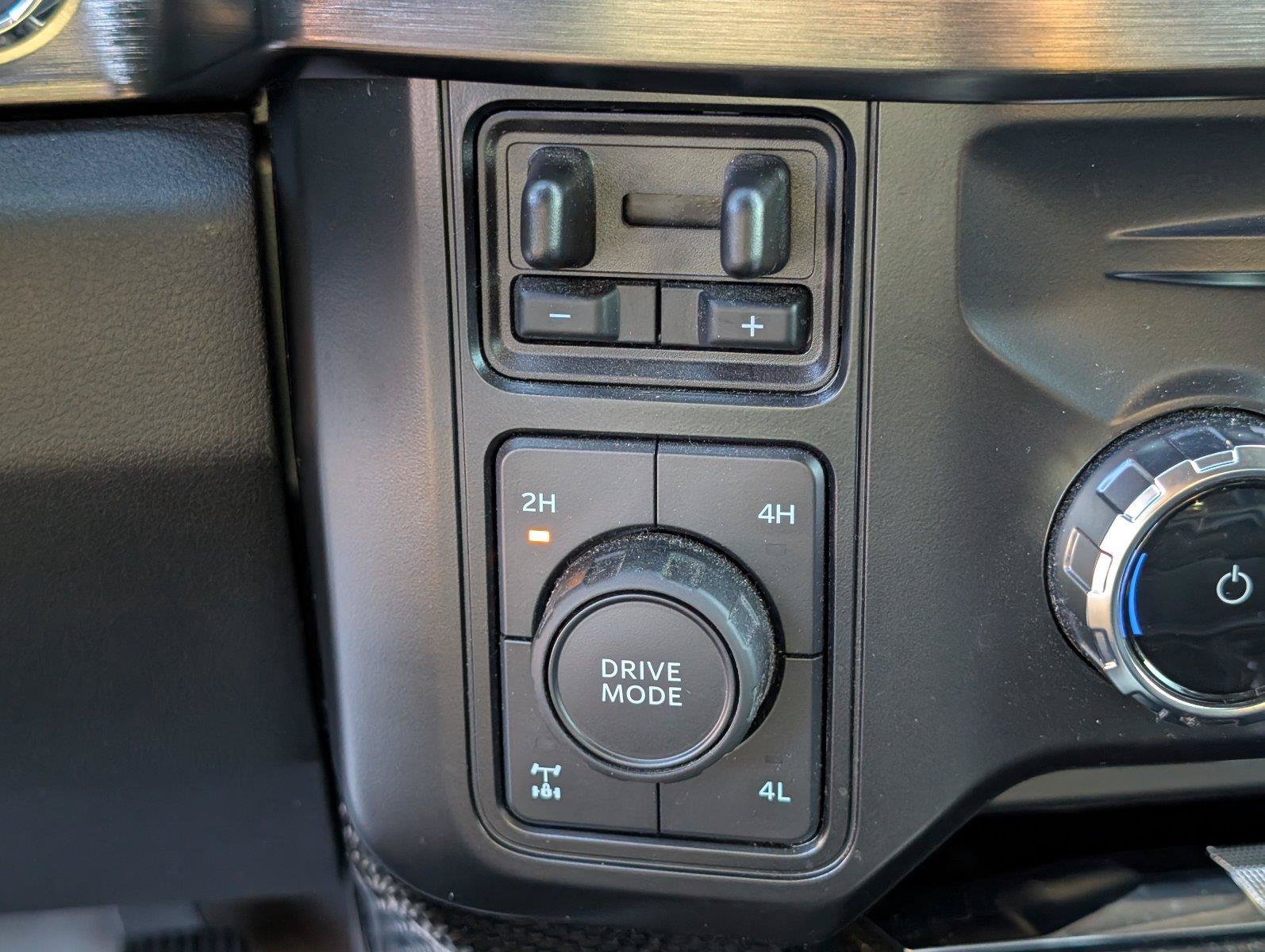 Used 2024 Ford F250 Lariat w/ Lariat Ultimate Package AWD/4WD image 25