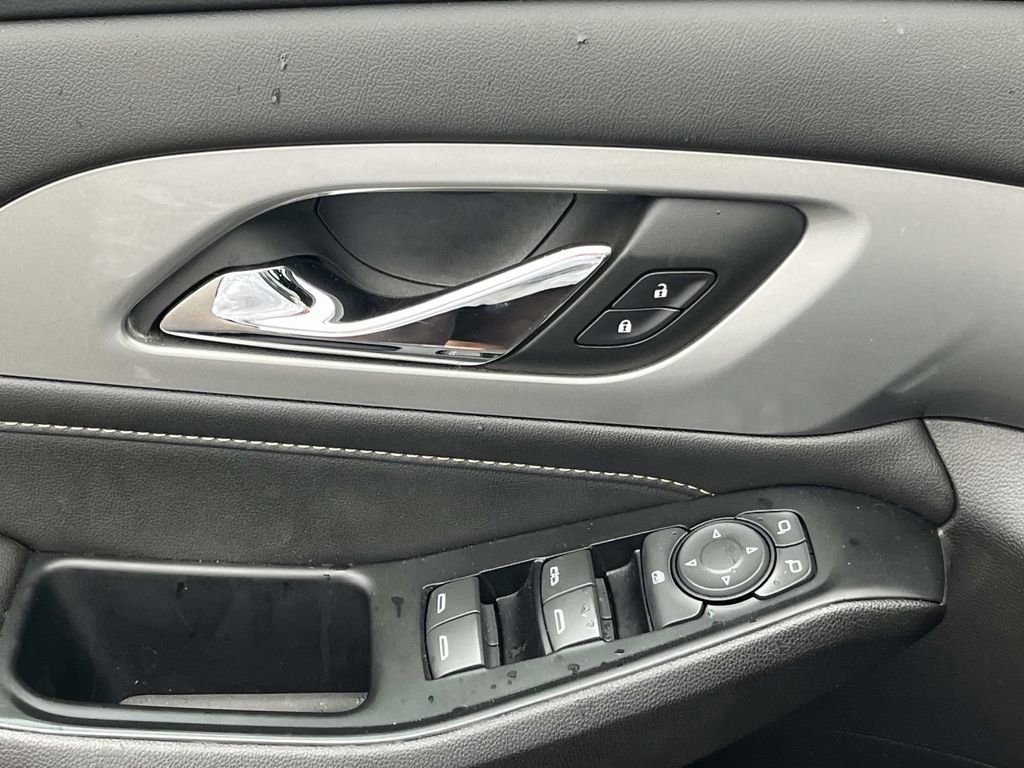 Used 2023 Chevrolet Traverse LT image 18