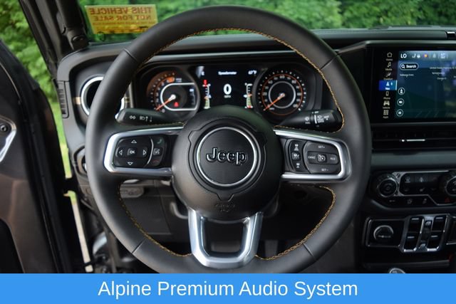 Used 2024 Jeep Wrangler Unlimited Sahara w/ Technology Group AWD/4WD image 4