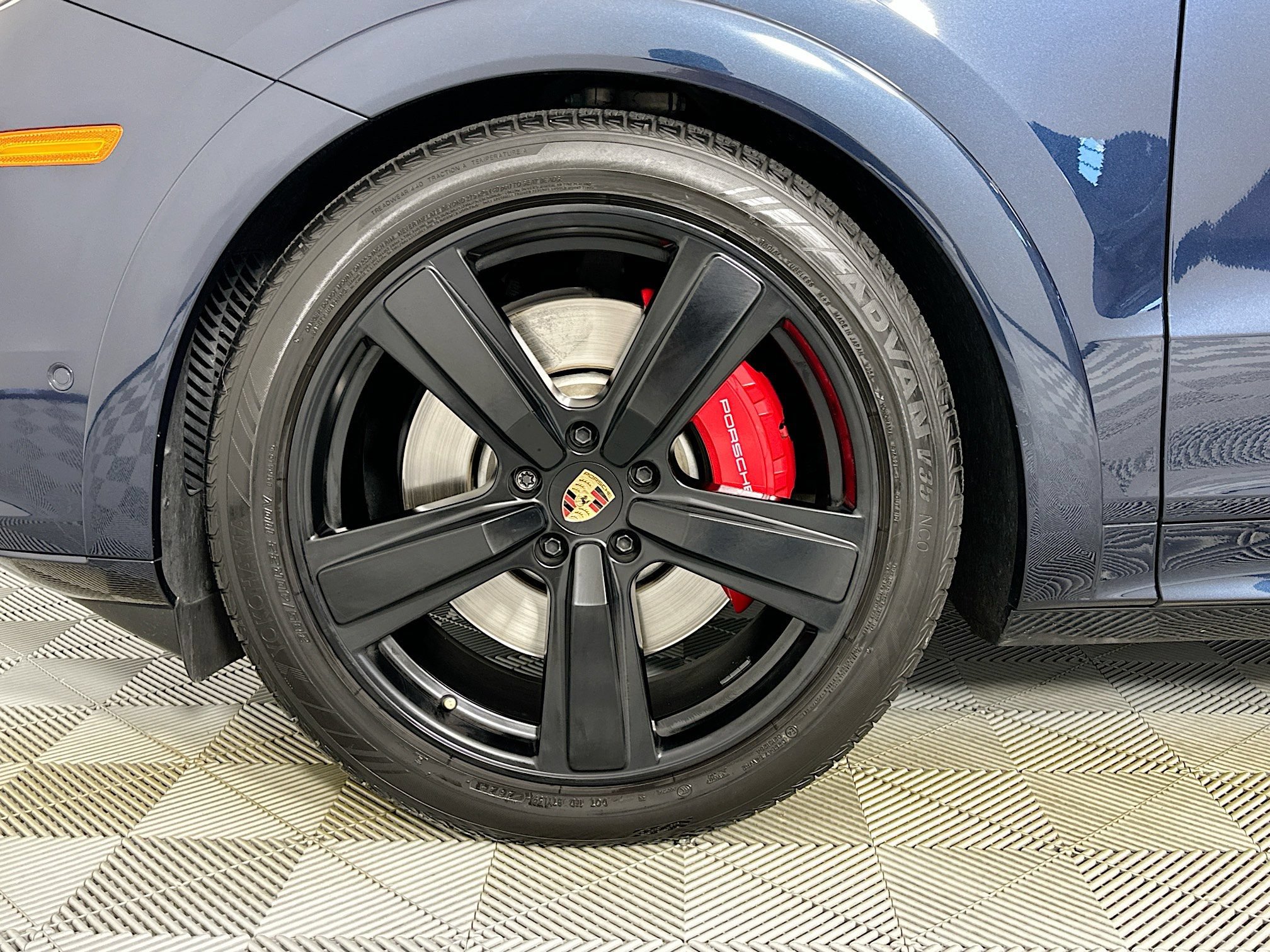Used 2025 Porsche Cayenne GTS AWD/4WD image 9