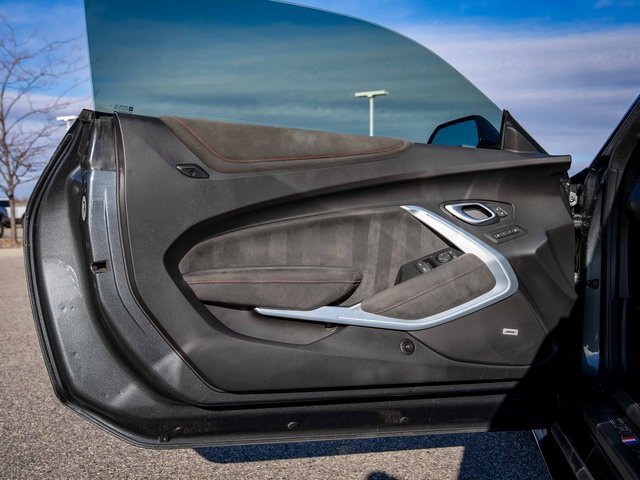 Used 2018 Chevrolet Camaro ZL1 image 18