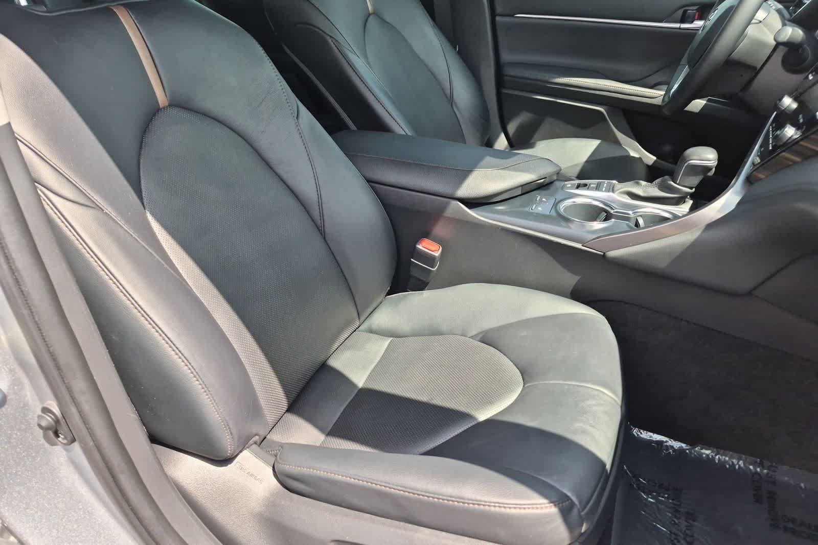 Used 2020 Toyota Camry XLE FWD image 21