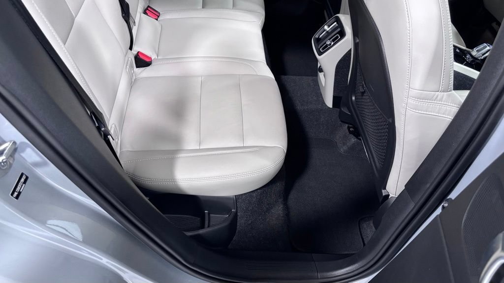 Certified 2026 Volvo XC40 B5 Plus AWD/4WD image 24