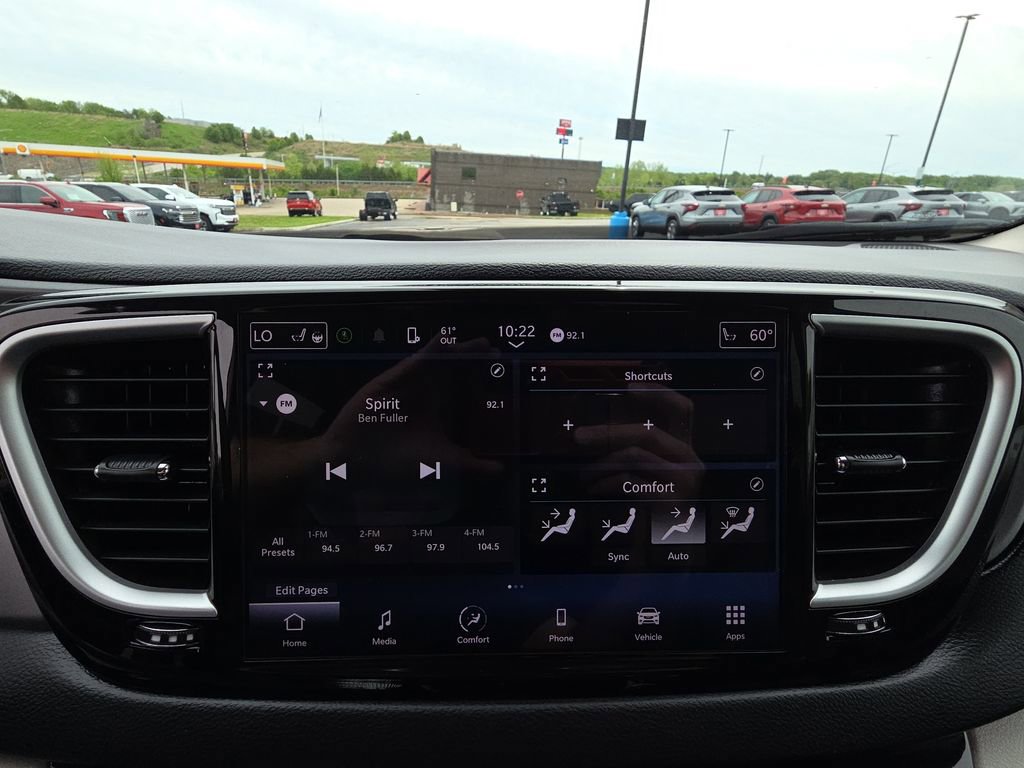 Used 2023 Chrysler Pacifica Touring-L FWD image 21