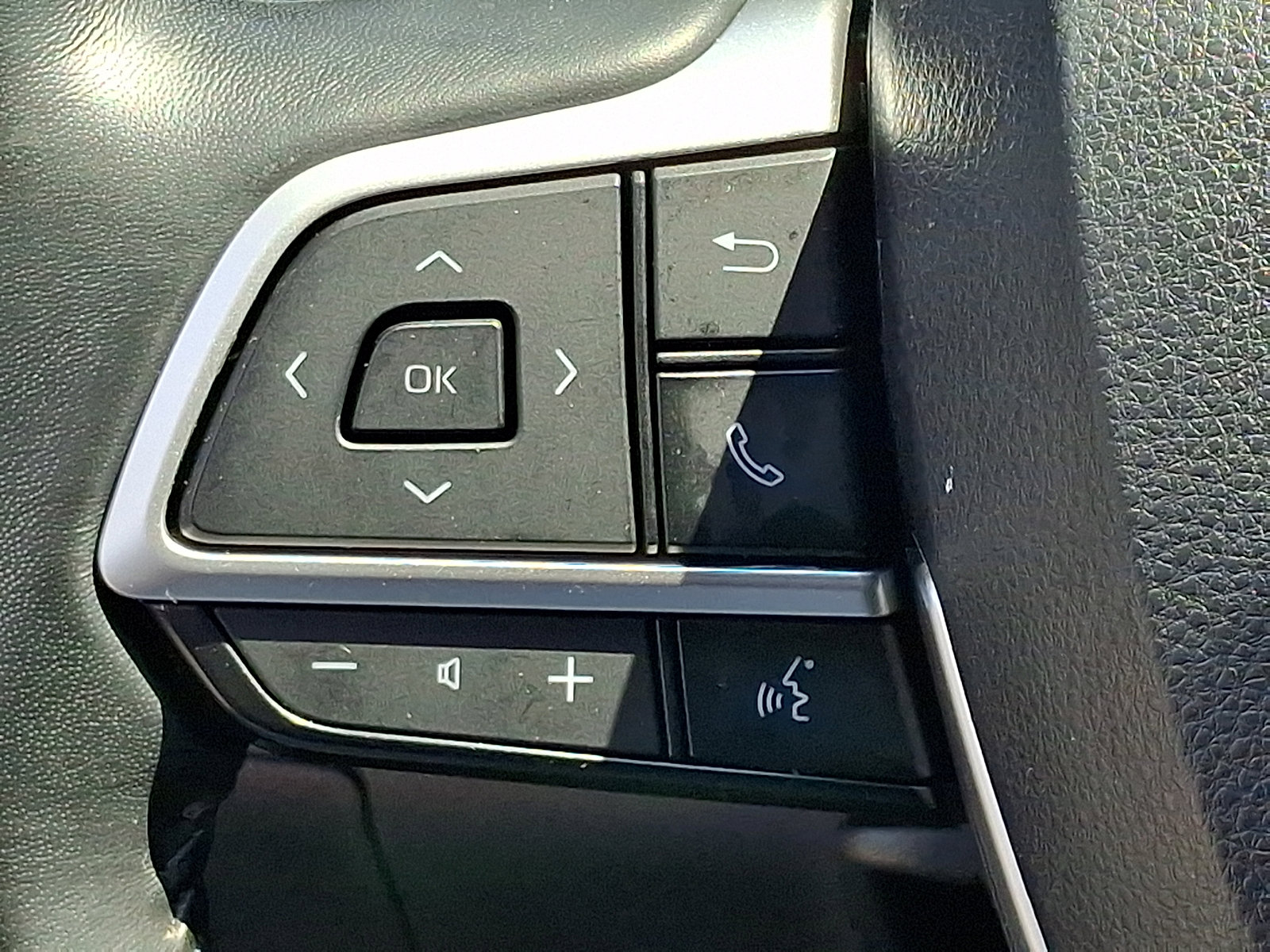 Certified 2023 Toyota Highlander XLE AWD/4WD image 23