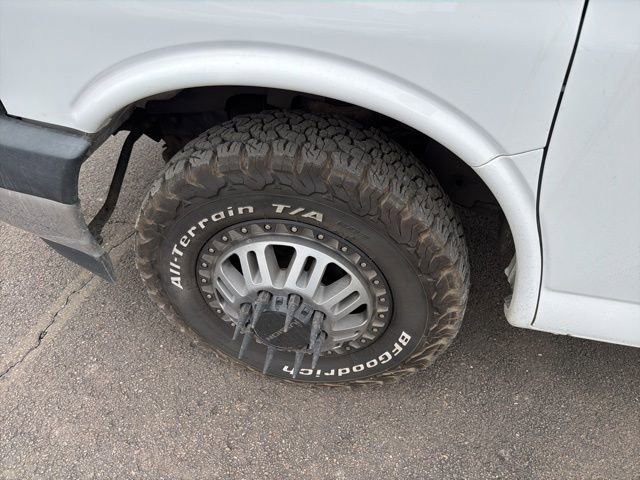 Used 2017 Chevrolet Express 3500 image 3