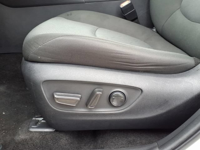Used 2025 Toyota RAV4 XLE FWD image 16
