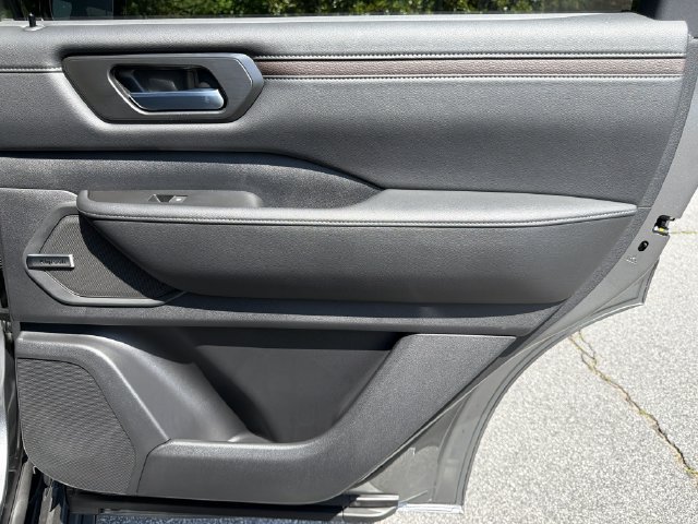 New 2026 Nissan Armada SL w/ Captain's Chari Seat Package AWD/4WD image 19