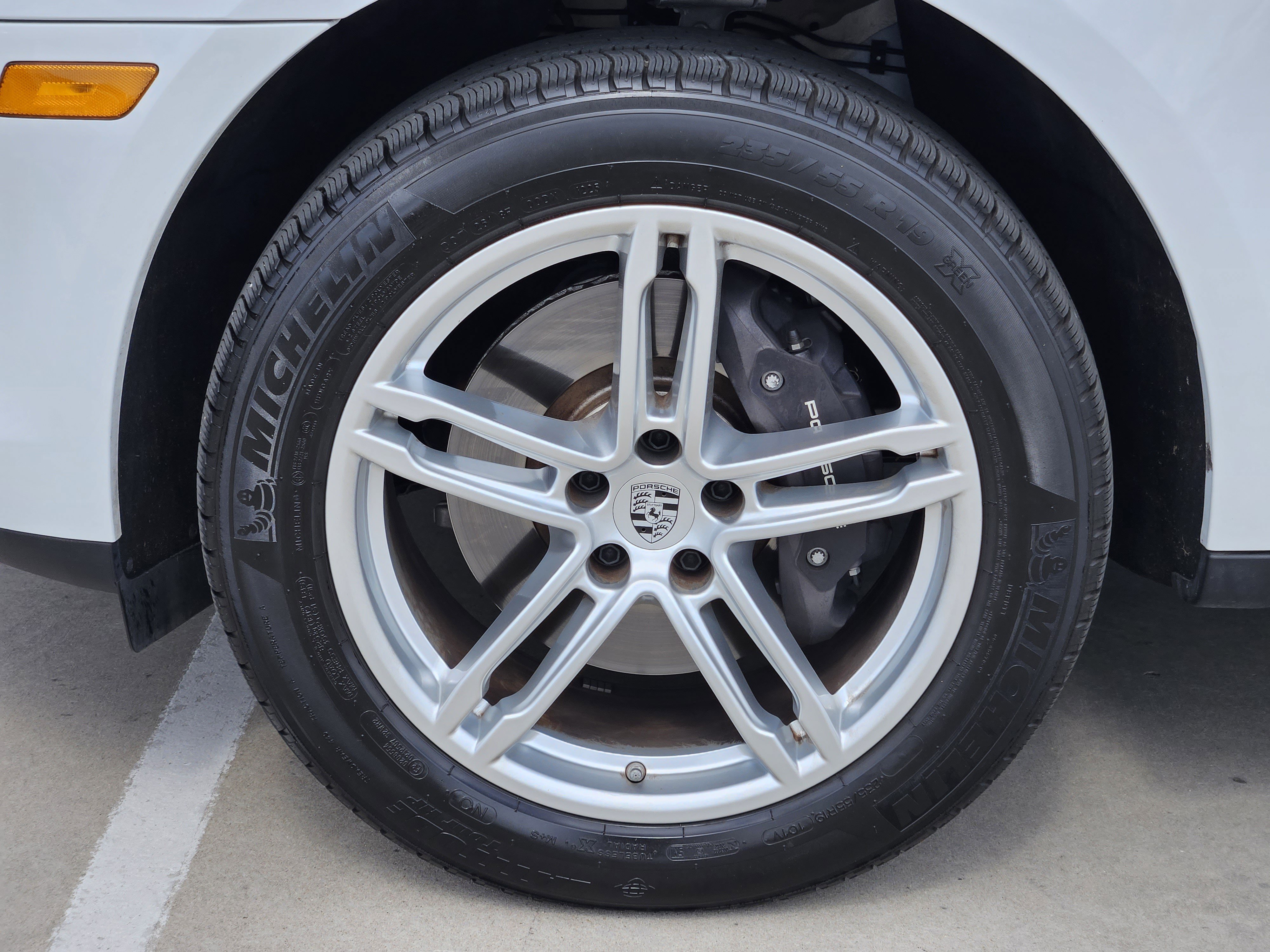 Certified 2025 Porsche Macan image 14