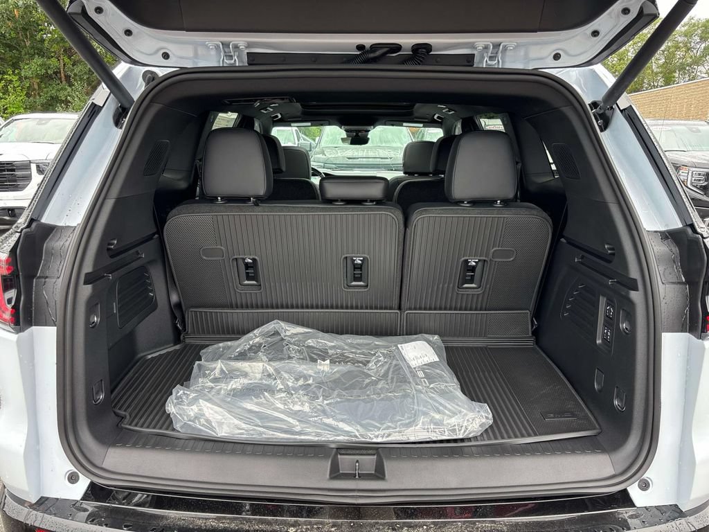 New 2027 GMC Acadia Denali w/ Denali Reserve Package AWD/4WD image 5