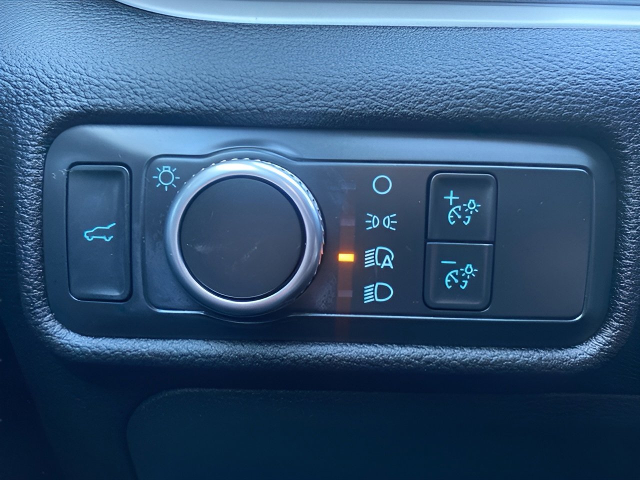 Used 2022 Ford Explorer XLT image 46