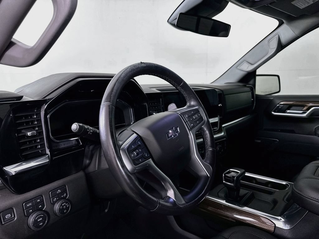 Used 2022 Chevrolet Silverado 1500 RST AWD/4WD image 9