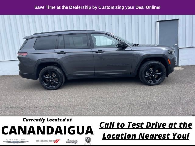 Used 2022 Jeep Grand Cherokee L Laredo image 5
