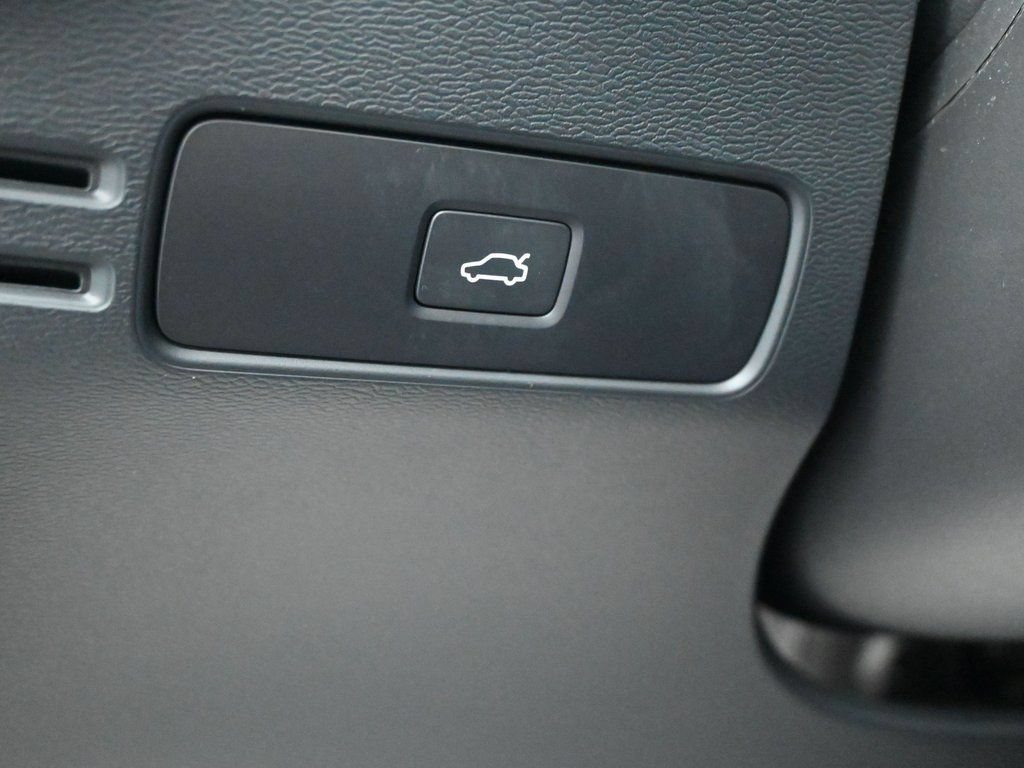 Used 2023 Volvo XC40 Recharge Ultimate w/ Protection Package Premier AWD/4WD image 28