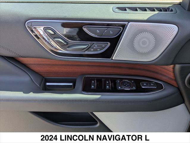 Used 2024 Lincoln Navigator L Reserve AWD/4WD image 10