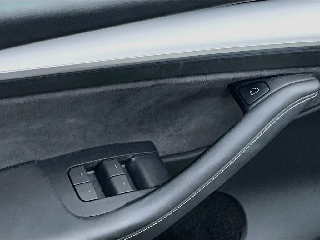 Used 2024 Tesla Model Y Long Range RWD image 18