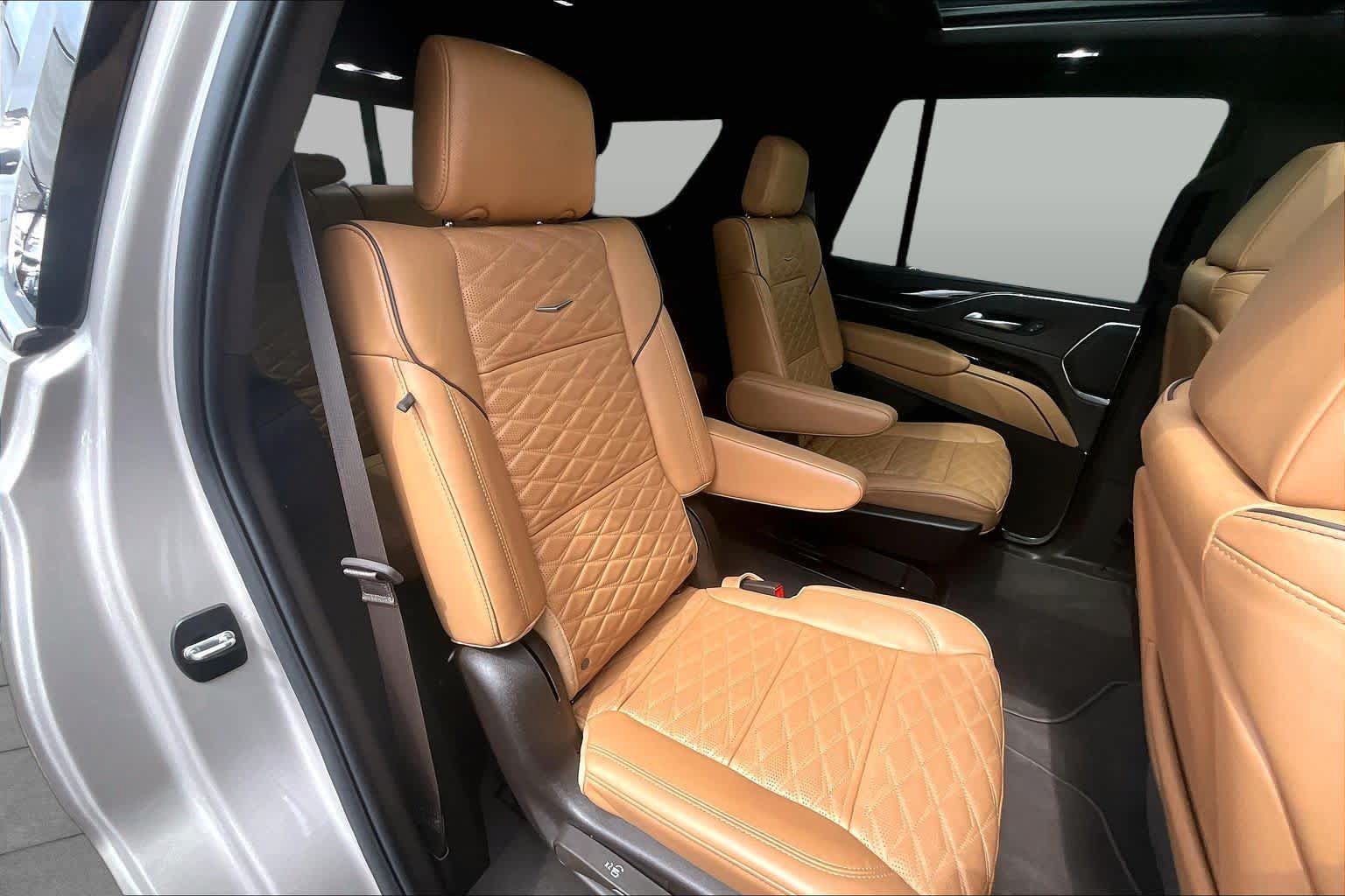 Used 2024 Cadillac Escalade Premium Luxury w/ Performance Package AWD/4WD image 20