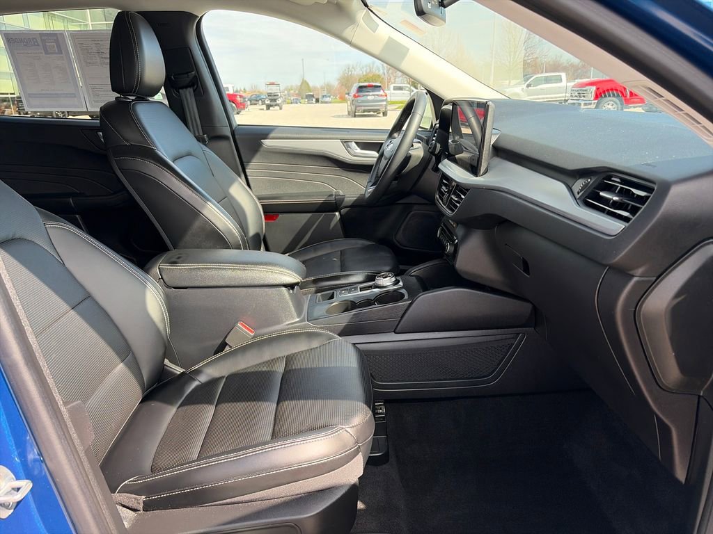 Used 2023 Ford Escape Platinum AWD/4WD image 13