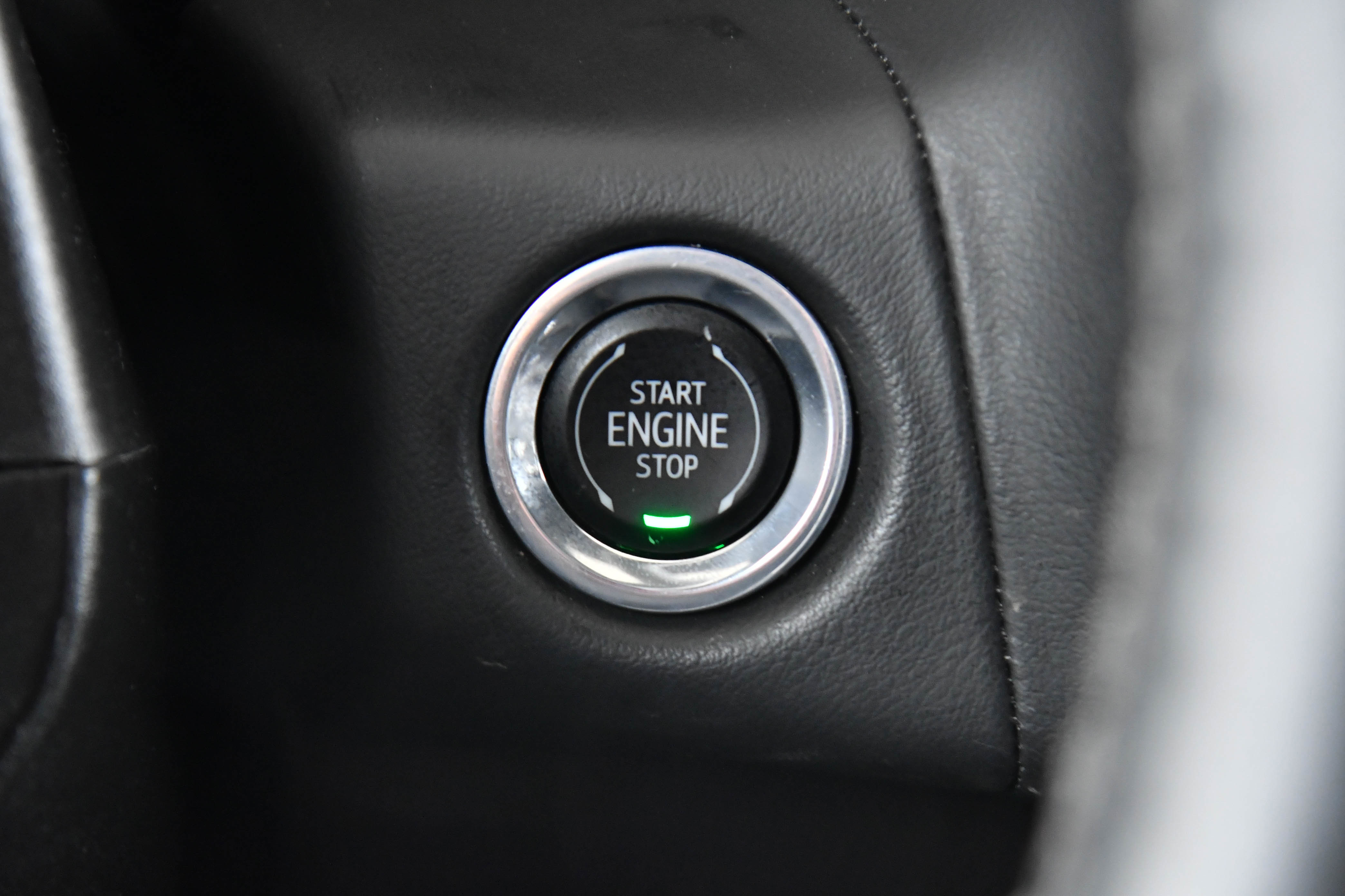 Used 2023 Chevrolet Suburban Premier image 31