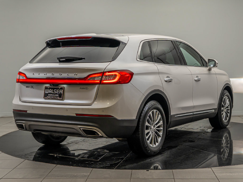 Used 2016 Lincoln MKX Select w/ Select Plus Package AWD/4WD image 5